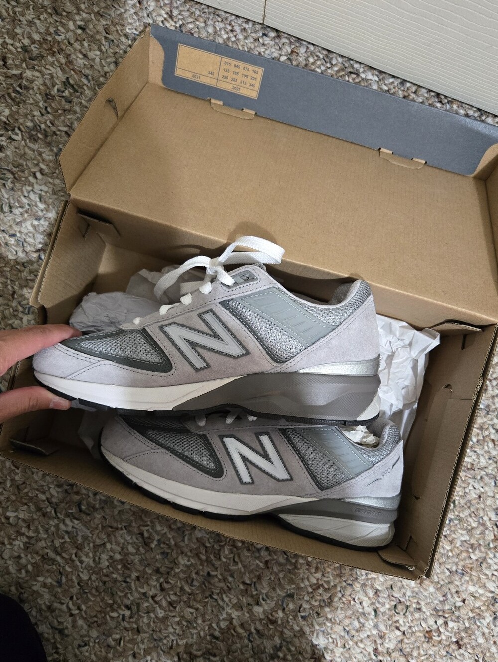 *new in box* new balance 990v5